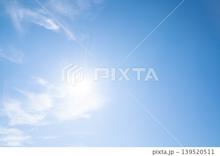 太陽が眩しい春の青空(5月) 太陽が眩しい春の青空(5月) 139520511