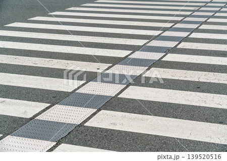 障害者にも優しい横断歩道 139520516