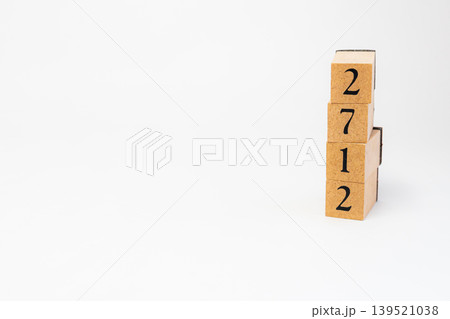 木のブロックで並べた4桁の数字 木のブロックで並べた4桁の数字 139521038