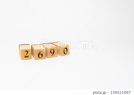 木のブロックで並べた4桁の数字 木のブロックで並べた4桁の数字 139521097