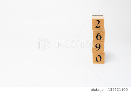 木のブロックで並べた4桁の数字 木のブロックで並べた4桁の数字 139521100