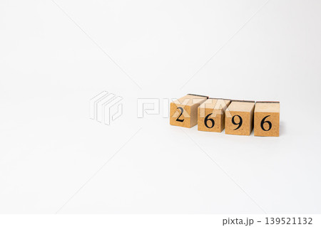 木のブロックで並べた4桁の数字 木のブロックで並べた4桁の数字 139521132