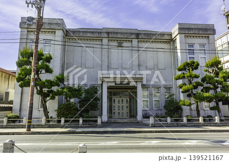 笠岡市街地 笠岡市議会議事堂 岡山県笠岡市 笠岡市街地 笠岡市議会議事堂 岡山県笠岡市 139521167