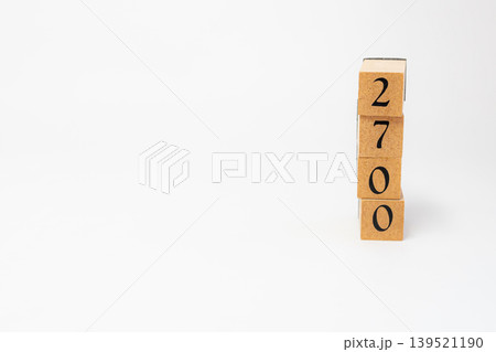 木のブロックで並べた4桁の数字 139521190