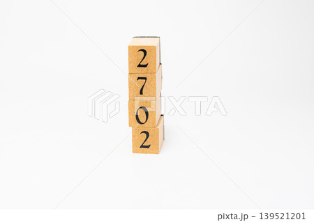 木のブロックで並べた4桁の数字 木のブロックで並べた4桁の数字 139521201