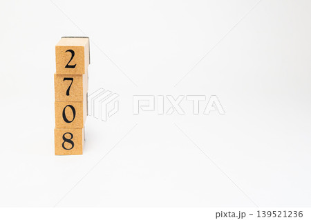 木のブロックで並べた4桁の数字 木のブロックで並べた4桁の数字 139521236