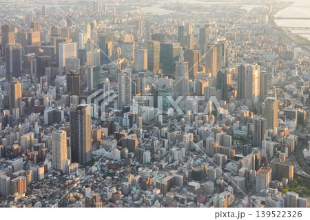 機上より見た夕刻の大阪市北区梅田周辺（2026年5月撮影） 139522326