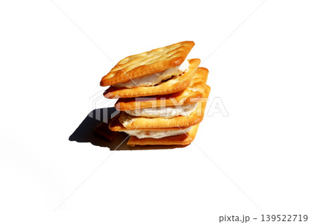Stack of sandwich crackers filled with creamy filling 139522719