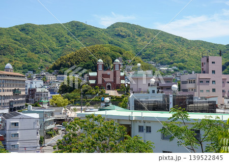 長崎平和公園から見た浦上天主堂（2026年5月撮影） 139522845