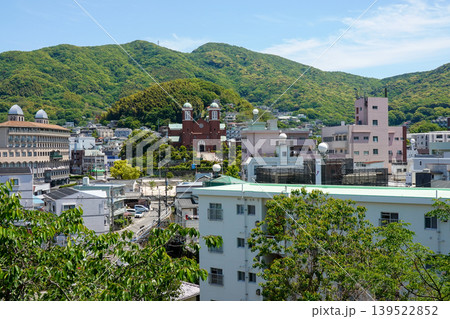 長崎平和公園から見た浦上天主堂（2026年5月撮影） 139522852