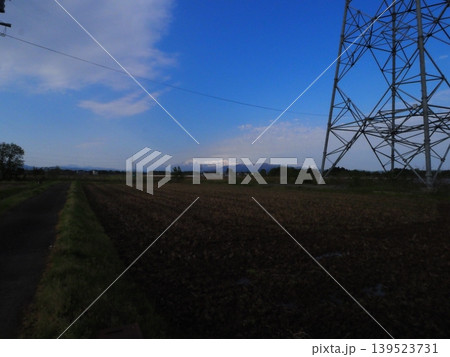 送電線のある風景 送電線のある風景 139523731