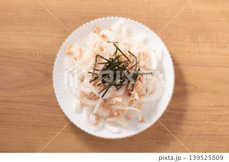 新玉ねぎ　ツナサラダ 139525809