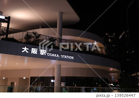 うめきたに設置された大阪駅のエントランス うめきたに設置された大阪駅のエントランス 139526447