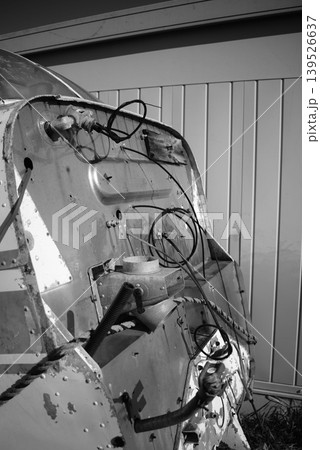 航空科学博物館の敷地においてある飛行機 壊れたヘッド 航空科学博物館の敷地においてある飛行機 壊れたヘッド 139526637