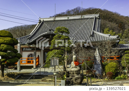 笠岡市街地　威徳寺　本堂　岡山県笠岡市 139527021