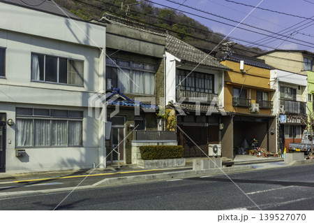笠岡市街地　笠岡井原線沿いの町並み　岡山県笠岡市 139527070
