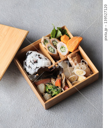 オクラの肉巻きとおでんの和風弁当 オクラの肉巻きとおでんの和風弁当 139527120