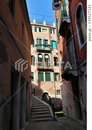 イタリア ヴェネツィア旧市街 サンマルコ地区の路地 イタリア ヴェネツィア旧市街 サンマルコ地区の路地 139527141