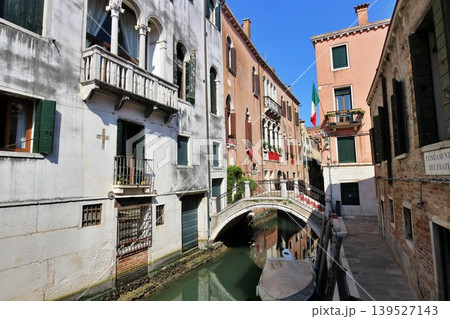 イタリア ヴェネツィア旧市街 サンマルコ地区の運河と橋 イタリア ヴェネツィア旧市街 サンマルコ地区の運河と橋 139527143