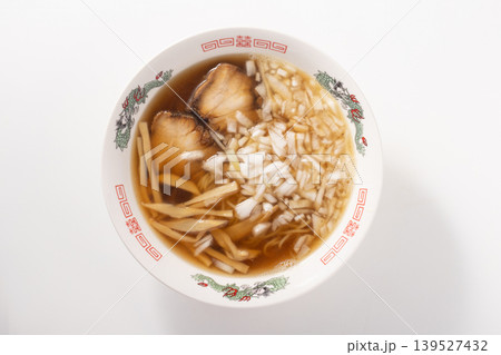 醤油ラーメン（刻み　新玉ねぎ） 139527432