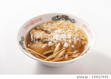 醤油ラーメン(刻み 新玉ねぎ) 醤油ラーメン(刻み 新玉ねぎ) 139527434