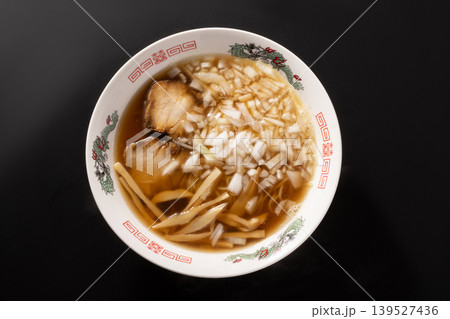 醤油ラーメン(刻み 新玉ねぎ) 醤油ラーメン(刻み 新玉ねぎ) 139527436