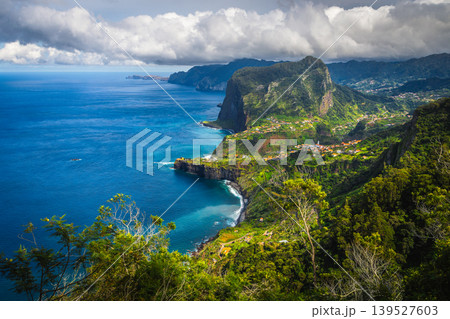 Beautiful tropical seaside view with high cliffs, Faial, Madeira Beautiful tropical seaside view with high cliffs, Faial, Madeira 139527603