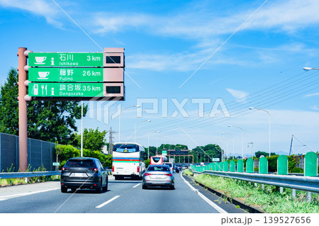 談合坂 SA サービスエリア 下り 付近 は 混雑 で 有名【 高速道路 の 渋滞 】 談合坂 SA サービスエリア 下り 付近 は 混雑 で 有名【 高速道路 の 渋滞 】 139527656