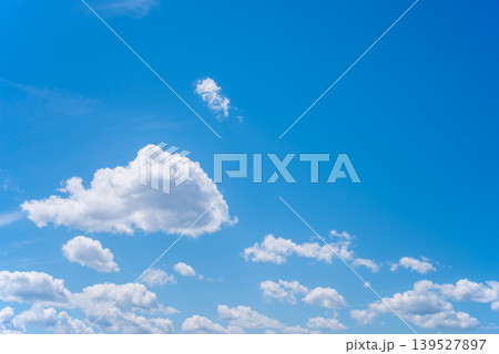 さわやかな青空 《空に浮かぶ雲》 139527897