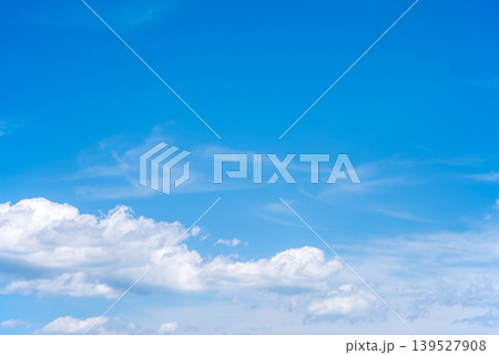 さわやかな青空 《空に浮かぶ雲》 139527908