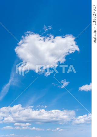 さわやかな青空 《空に浮かぶ雲》 139527917