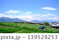 トラクターのある風景 139528253