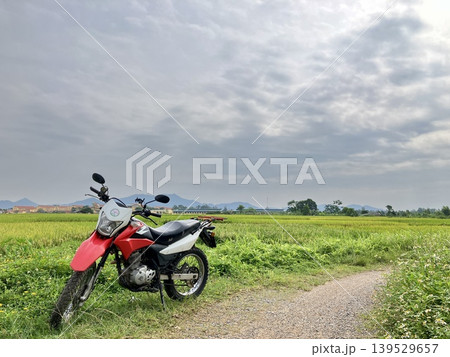 ベトナム バイク旅 畦道 ベトナム バイク旅 畦道 139529657
