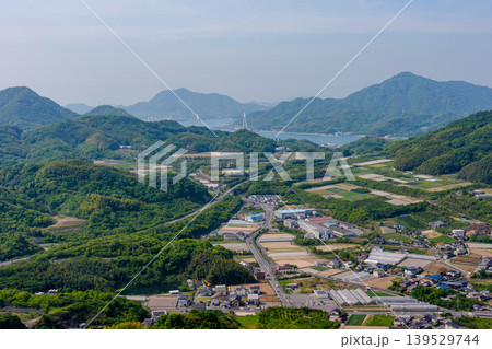 白滝山山頂から望む因島と瀬戸内海の絶景 しまなみ海道の風景 広島県 白滝山山頂から望む因島と瀬戸内海の絶景 しまなみ海道の風景 広島県 139529744