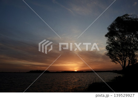 海に沈む夕日 海に沈む夕日 139529927