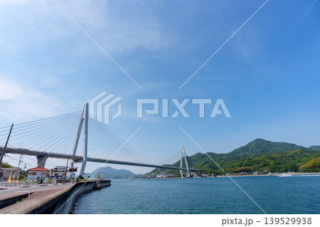 因島から望む生口橋 しまなみ海道を代表する瀬戸内海の橋風景 広島県尾道市 因島から望む生口橋 しまなみ海道を代表する瀬戸内海の橋風景 広島県尾道市 139529938