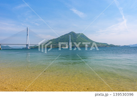 大三島の砂浜から望む多々羅大橋と生口島 しまなみ海道の瀬戸内絶景 大三島の砂浜から望む多々羅大橋と生口島 しまなみ海道の瀬戸内絶景 139530396