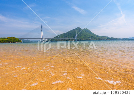 大三島の砂浜から望む多々羅大橋と生口島 しまなみ海道の瀬戸内絶景 大三島の砂浜から望む多々羅大橋と生口島 しまなみ海道の瀬戸内絶景 139530425