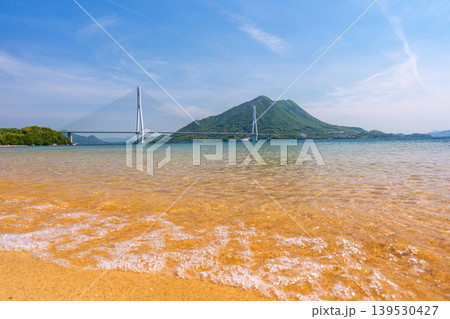 大三島の砂浜から望む多々羅大橋と生口島 しまなみ海道の瀬戸内絶景 大三島の砂浜から望む多々羅大橋と生口島 しまなみ海道の瀬戸内絶景 139530427