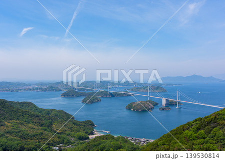 亀老山展望公園から望む来島海峡大橋と瀬戸内海の島々 しまなみ海道の絶景 愛媛県今治市 亀老山展望公園から望む来島海峡大橋と瀬戸内海の島々 しまなみ海道の絶景 愛媛県今治市 139530814