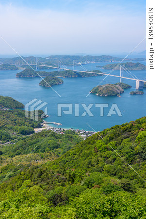 亀老山展望公園から望む来島海峡大橋と瀬戸内海の島々 しまなみ海道の絶景 愛媛県今治市 亀老山展望公園から望む来島海峡大橋と瀬戸内海の島々 しまなみ海道の絶景 愛媛県今治市 139530819