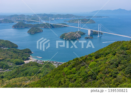 亀老山展望公園から望む来島海峡大橋と瀬戸内海の島々 しまなみ海道の絶景 愛媛県今治市 亀老山展望公園から望む来島海峡大橋と瀬戸内海の島々 しまなみ海道の絶景 愛媛県今治市 139530821