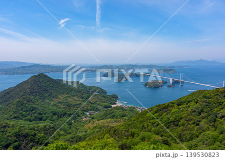 亀老山展望公園から望む来島海峡大橋と瀬戸内海の島々 しまなみ海道の絶景 愛媛県今治市 亀老山展望公園から望む来島海峡大橋と瀬戸内海の島々 しまなみ海道の絶景 愛媛県今治市 139530823