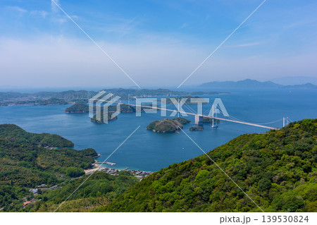 亀老山展望公園から望む来島海峡大橋と瀬戸内海の島々 しまなみ海道の絶景 愛媛県今治市 亀老山展望公園から望む来島海峡大橋と瀬戸内海の島々 しまなみ海道の絶景 愛媛県今治市 139530824