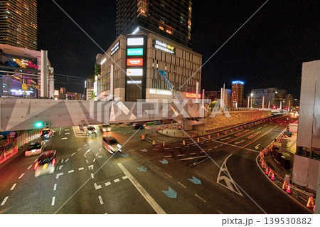 広島駅ミナモア前の交差点の夜景 139530882