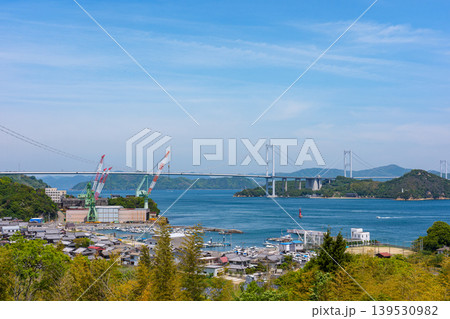 来島海峡SA展望テラスから望む来島海峡大橋と瀬戸内海の絶景 愛媛県今治市 来島海峡SA展望テラスから望む来島海峡大橋と瀬戸内海の絶景 愛媛県今治市 139530982