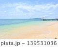 海へと続く石垣島のフサキビーチにある白い桟橋 海へと続く石垣島のフサキビーチにある白い桟橋 139531036