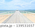 石垣島 フサキビーチの爽やかな白い桟橋 石垣島 フサキビーチの爽やかな白い桟橋 139531037