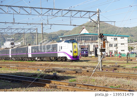 函館山と列車 139531479