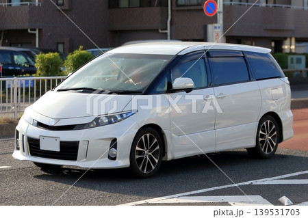 白いミニバン イメージ 白いミニバン イメージ 139531703